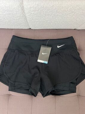 Nike Black Women's Layered Athletic 2 in 1 Shorts with back zipper pocket ~ NWT